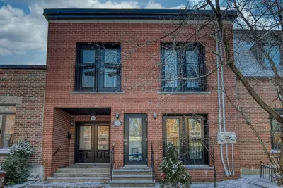 Image de Grande maison 2 étages, 5 chambres avec cour, près du métro et marché Jean Talon