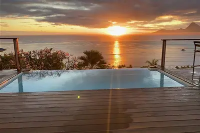 Image de Confortable and cozy Tahiti lagoon view villa with full panoramic view on Moorea