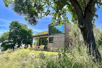 Image de Tinyhouse Minimalus mit Panorama Schlafloft im GrĂĽnen mit Outdoordusche