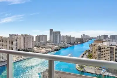 Image de Spectacular Apt: Amazing Pools + Gym