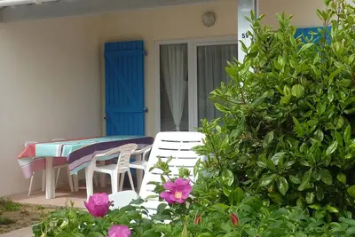 Image de Maisonnette avec piscine chauffée à 600m de la mer, terrasse et parking