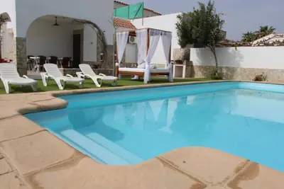 Image de Maison au bord de la mer avec piscine privée, clim en option, wifi gratuit, animaux acceptés