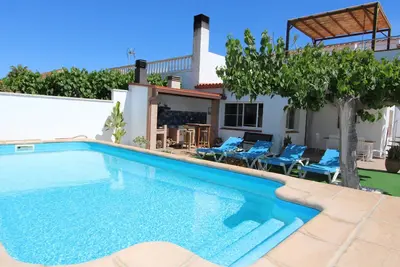 Image de Maison près de la mer, piscine privée, clim optionnelle, wifi gratuit, animaux et plage chiens admis