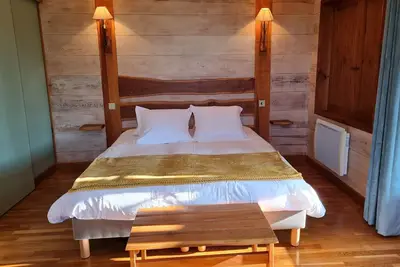 Image de Chambre familiale au cœur de la nature avec jardin et piscine privée, idéale pour explorer le Loiret