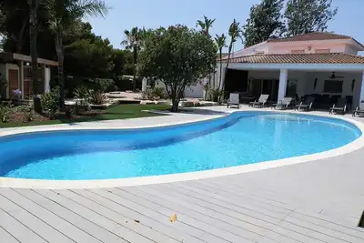 Image de Maison bord de mer avec piscine privée, Wi-Fi gratuit, animaux acceptés, plage pour chiens.