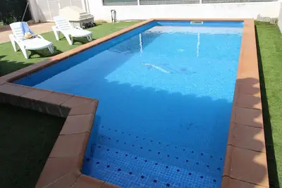 Image de Maison proche mer avec piscine privée, clim en option, WiFi gratuit, animaux admis, plage pour chiens