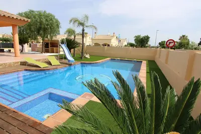 Image de Maison Famille Proche Mer: Piscine Privée, Clim, Animaux Bienvenus, Plage Chiens