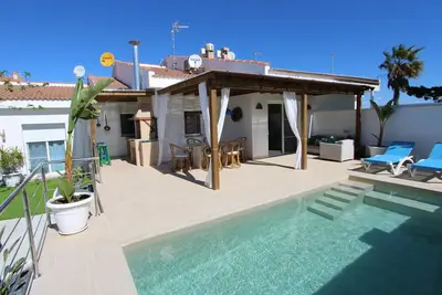 Image de Maison au bord de la mer avec WiFi gratuit, près de la plage, climatisation en option