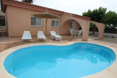 Image de Maison avec piscine privée près de la mer, animaux acceptés, Wi-Fi gratuit, climatisation en option