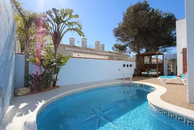 Image de Maison près de la mer avec piscine privée, clim, wifi, animaux et plage pour chiens acceptés!