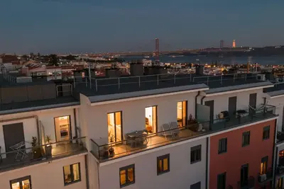 Image de Stunning balcony with views of Tagus River, ocean and historic sites of Belém✨