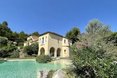 Image de Villa Clara le luxe au le Golf de Pont Royal!