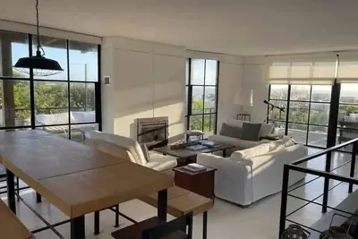 Image de “Hookipa” Beach House. Hot Spot. View. Steps to beaches. Fresh.