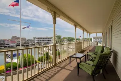 Image de South Jersey Marina, one of the coast's leading boutique marinas, is making their owner's quarters available for weekly rental, Sunday to Sunday.