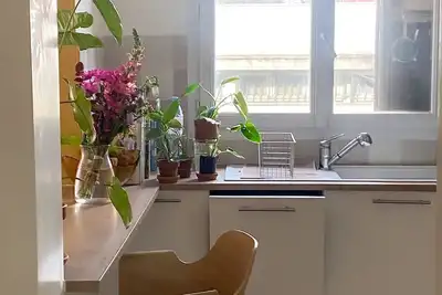 Image de Charmant Appartement Coloré à 10 min de Marche de Paris