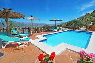Image de Villa incroyable. Vues impressionnantes.