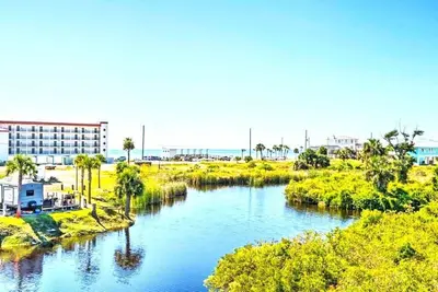 Image de Last minute summer discounts available now! 5 star home with ocean views!