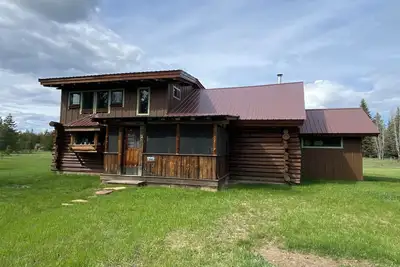 Beautiful 3 bedroom, 1 bath cabin in the heart of Polebridge, Mt.