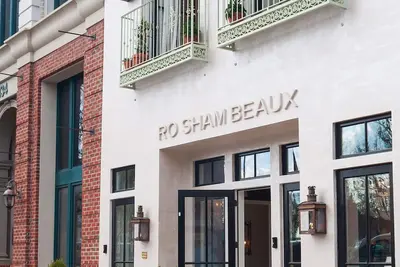 Image de Ny Style Townhome With The Feel Of A 5-Star Hotel. Downtown H Pt. Market Center