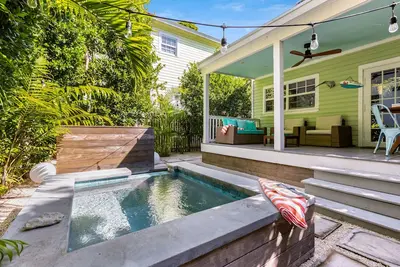 Image de Mimosas On Pine ~ 3 Bedroom 2. 5 Bath Home w/Pool & Great Spring/Summer Deals!
