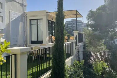 Maison de charme vue mer avec piscine au centre de Marseille.