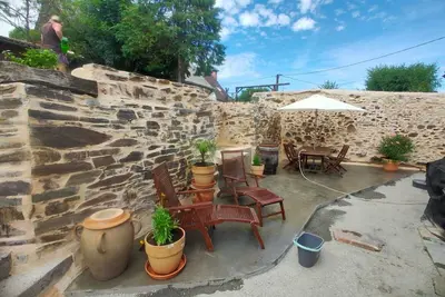 Image de Early 18th Century Country Farmhouse Modernized for Comfort