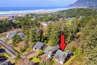 Image de Sandpiper House-Manzanita 4 bdrm, dogs ok, 2 blks to beach, foosball, firepit