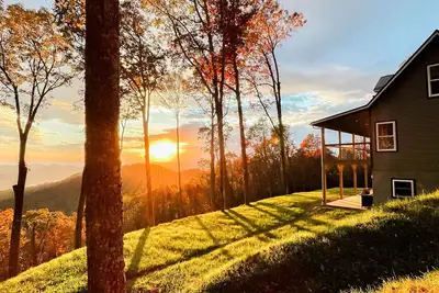 Image de Luxury 5br Cabin 180° Mt. Mitchell Views, Game & Movie Room, 35min to Asheville!