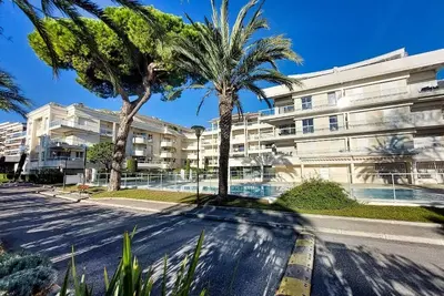 Image de Détendez-vous dans cet espace calme et élégant. \nOcean View Royal Palm Cannes