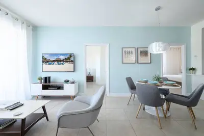 Image de New! Penthouse Dream. Stylish. By Pool. Minutes to Parks. Walk to Conventions