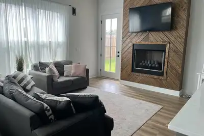 Image de Beautiful Paradise Home - 1 Mile from Beach - Pool