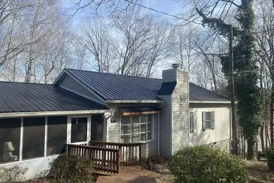 Image de Waterfront Lake Gaston Retreat with beautiful views, Gameroom and covered deck.