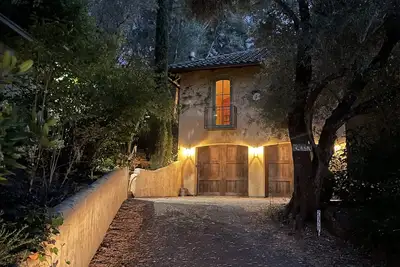 Image de Cozy and Private Hillside Villa in St. Helena