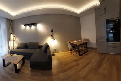 Image de Brand new, luxury apartment with private patio. \nClosed, guarded, intimate estate