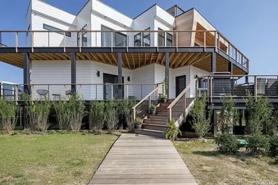 Image de Fire Island White House - Ocean Bay Park \n5 Bedroom Bayview Home - Sleeps 18!