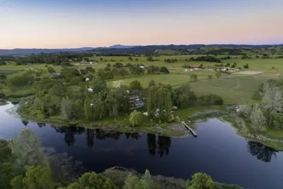 Image de Lakeside, Countryside & Winery Property