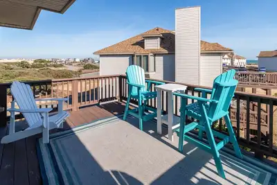 Image de 🌟New Listing🌟Ocean Views🌊Walk to Beach, Pool, Bikes, Beach Chairs, Dogs ✔️