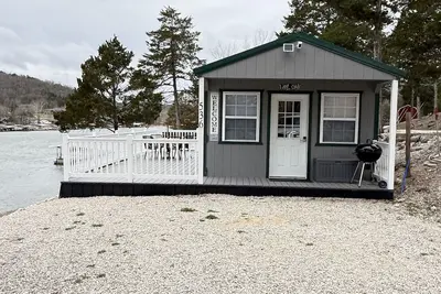 Image de Cozy Tiny House in a very quiet cove.