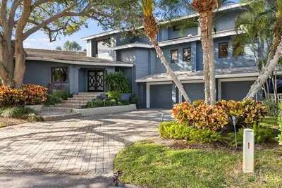 Image de Luxurious Belleair Beach Retreat/Your Ultimate Coastal Escape & Backyard Sunsets