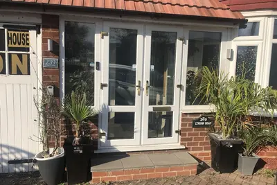 Image de Close to Birmingham airport, Nec, Train Station, City Centre Restaurants Shops