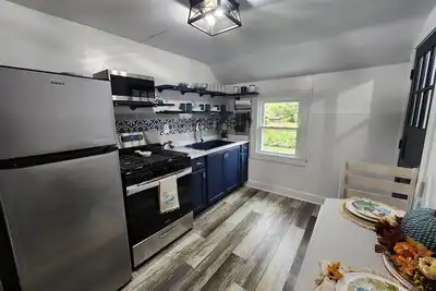 Image de Newly Remodeled - Quiet 1 Bedroom Apartment with View of Lake Erie