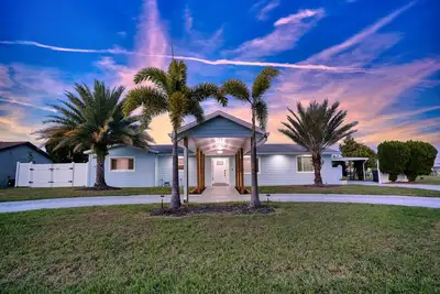 Image de Relaxing Retreat Apollo Beach l Waterfront  I Pool l Spa l Dock I Firepit