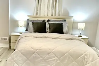 Image de 2 Bedroom Basement With Separate Entrance Family-friendly
