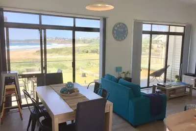 Image de 2 bedroom absolute Beachfront Apartment with your own large backyard and Bbq