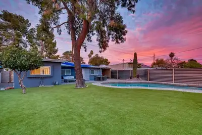 Phoenix MId-Century Modern w/Pool and Ev Charger!
