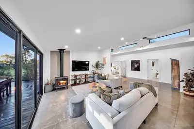 Image de Escape to a unique house located in the world-renowned surf spot of Bells Beach!