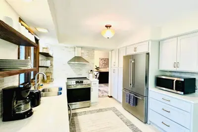 Image de South Saint Paul 5 Bedroom - Kraft Gallery by Minne-Getaway