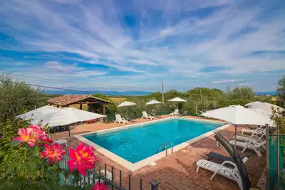 Image de Madone O, appartement dans un agriturismo. Piscine, WiFi, tennis