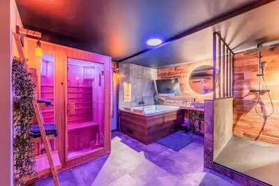 Image de ⚜️ Love Room Romantique | Jacuzzi, Sauna & Terrasse | Proche Strasbourg 💕