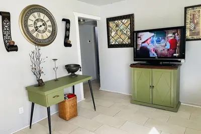 Image de King queen, sweet cozy, and quiet old neighborhood very charming perfect stay